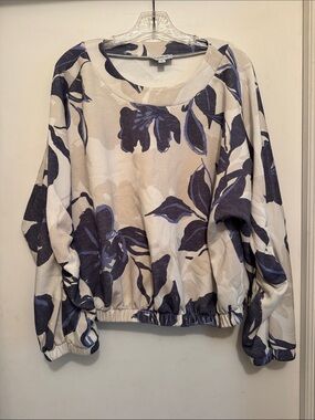 Evereve Cream and Navy Floral Pullover Sweatshirt